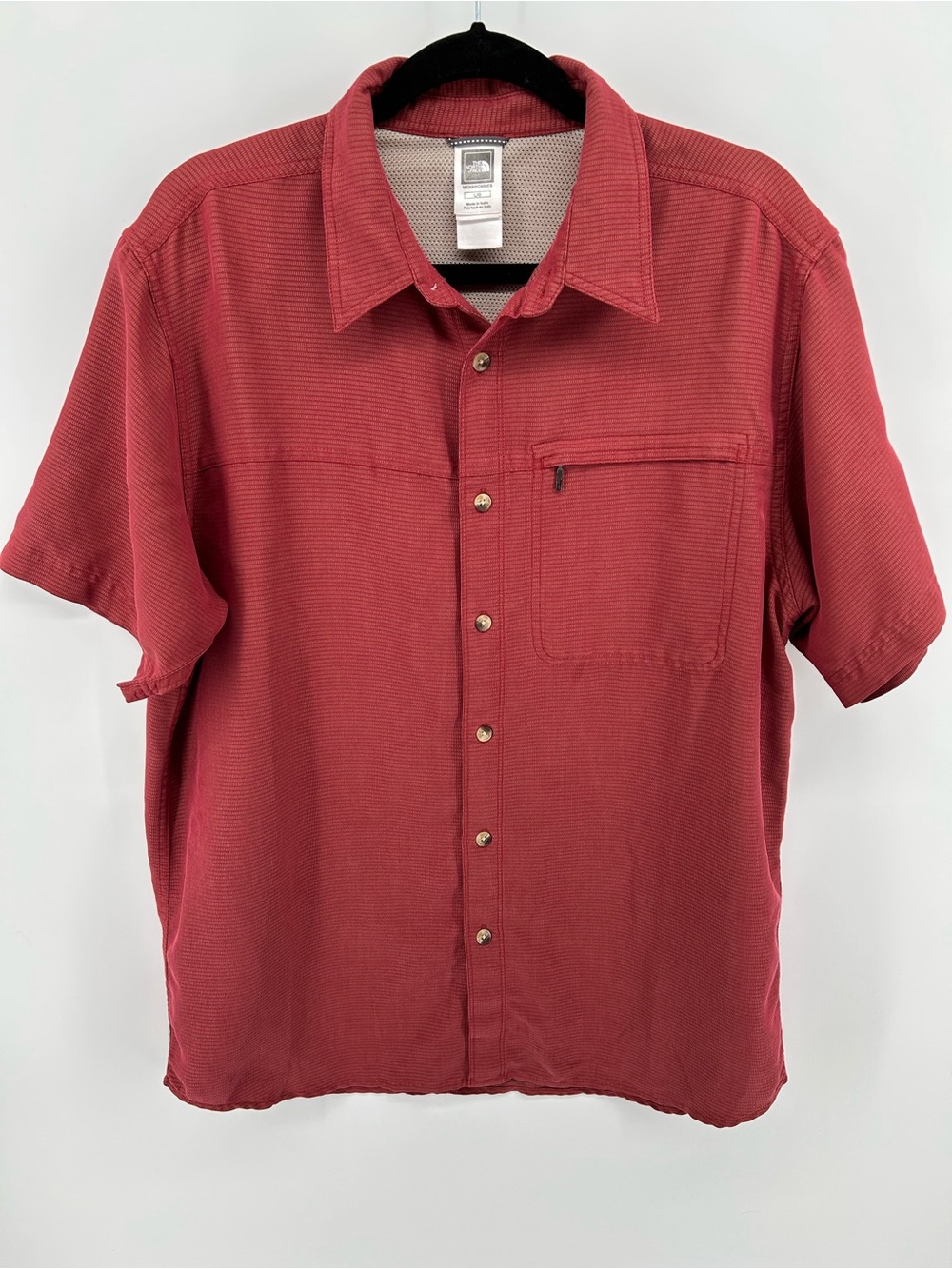 The North Face Men's Short-Sleeve Button-Down Shirt in Deep Red
